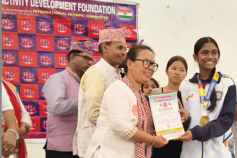 അന്താരാഷ്ട്ര യോഗ മത്സരത്തില്‍ ഇന്ത്യയെ പ്രതിനിധീകരിച്ച് ലോക ചാമ്പ്യന്‍ഷിപ്പ് കരസ്ഥമാക്കി മലയാളിയായ വൈഗമോള്‍. 
